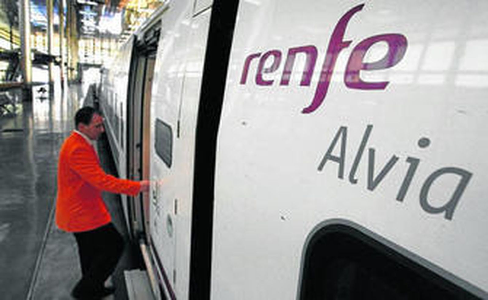 Imagen de archivo de uno de los Alvia que une Cádiz con Madrid.