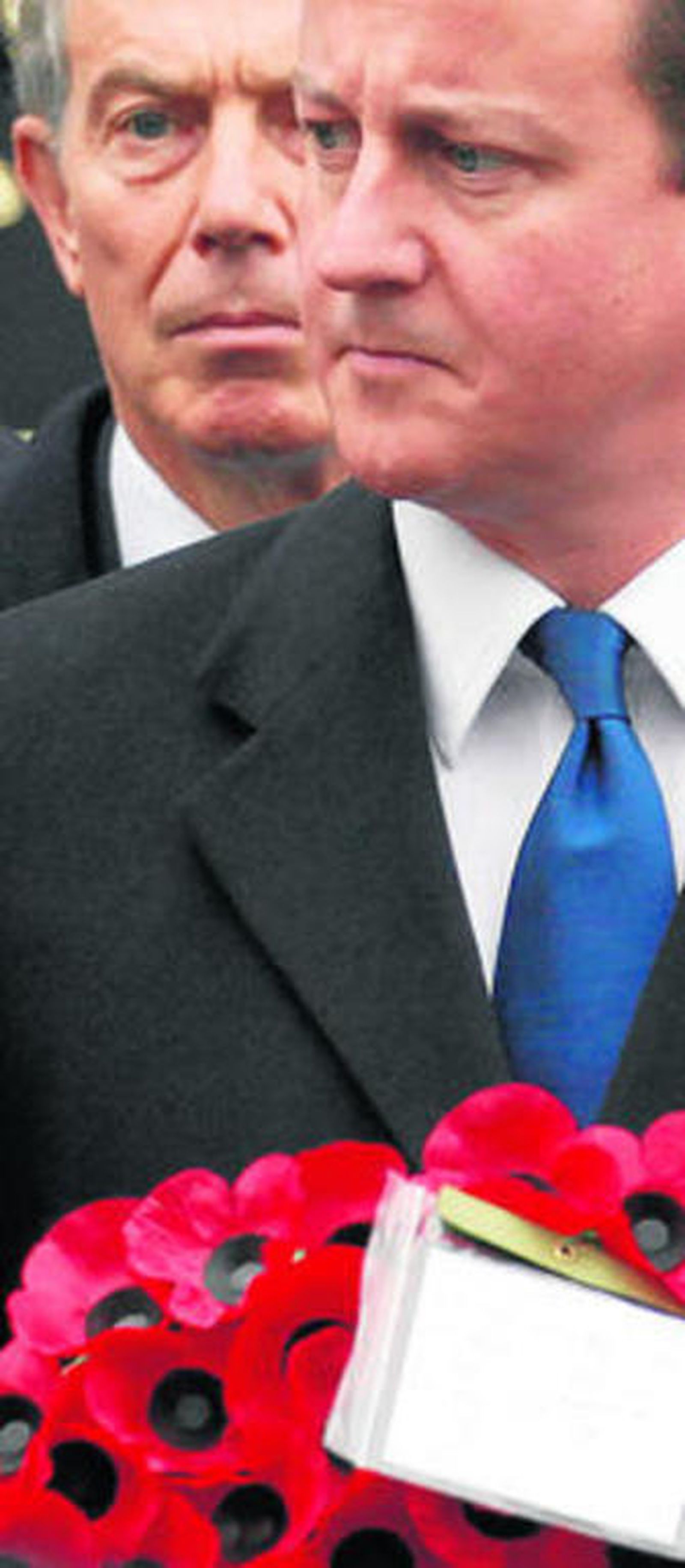 Blair, tras el líder conservador británico, David Cameron.