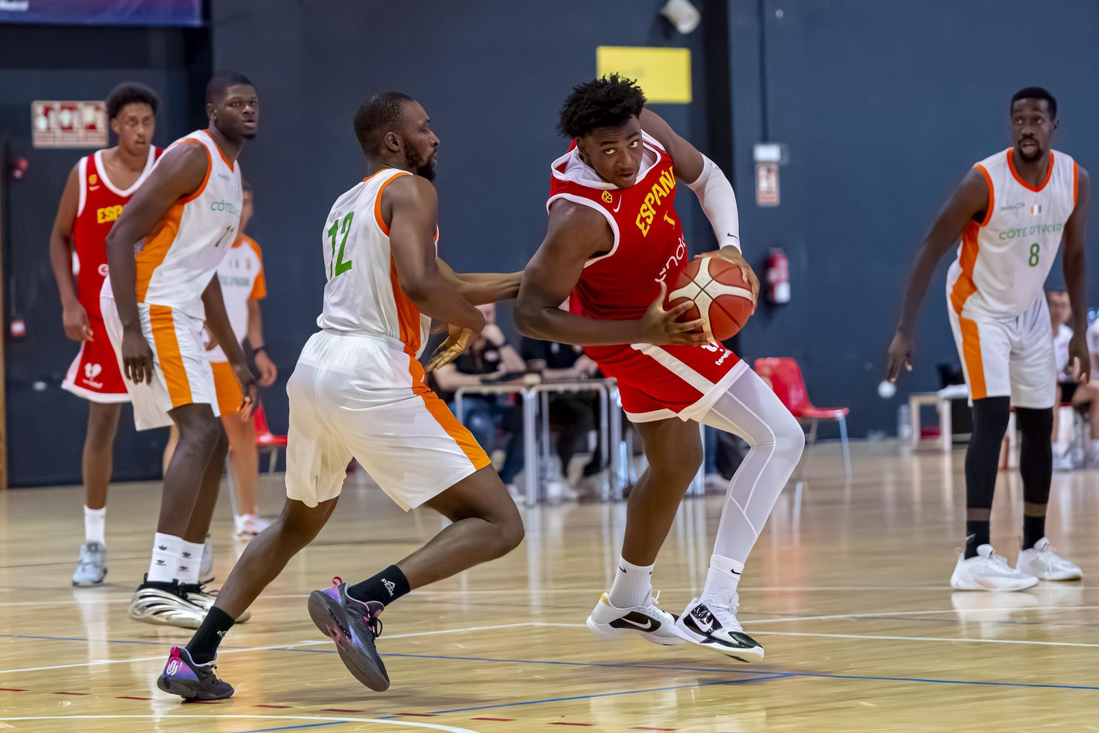 España B, con Álvaro Folgueiras, derrota a Costa de Marfil antes de venir a Málaga