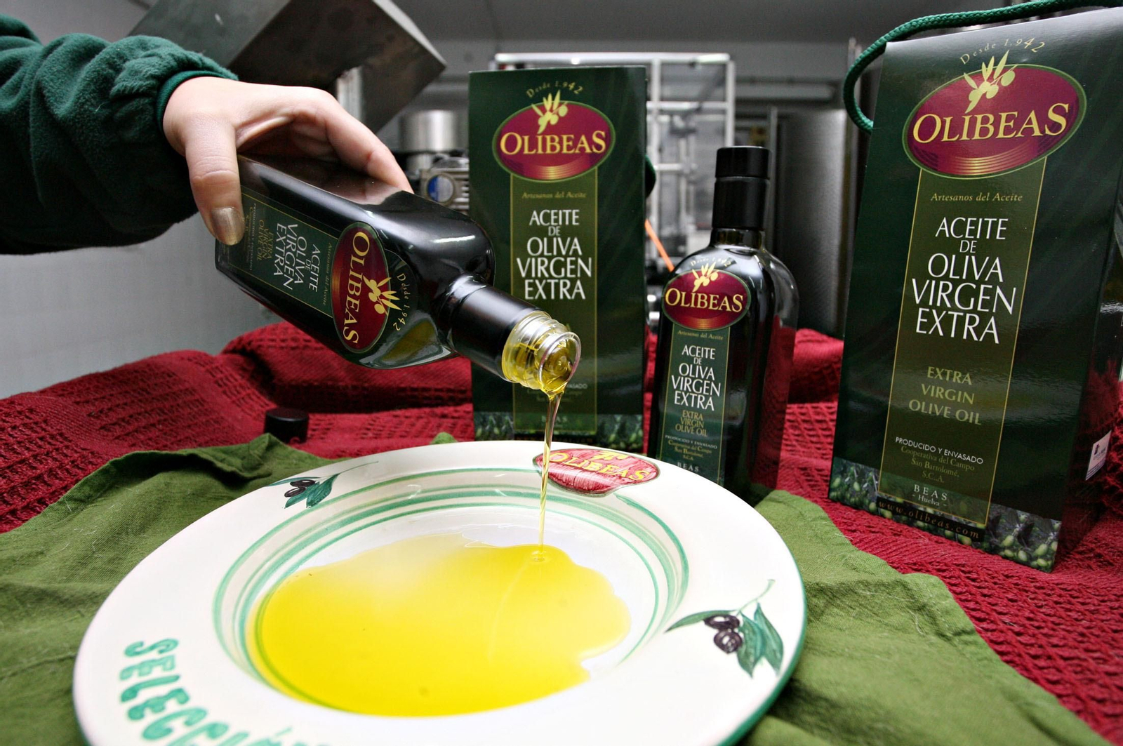 ¿Has probado uno de los mejores aceites de oliva virgen de Huelva? Consíguelo aquí