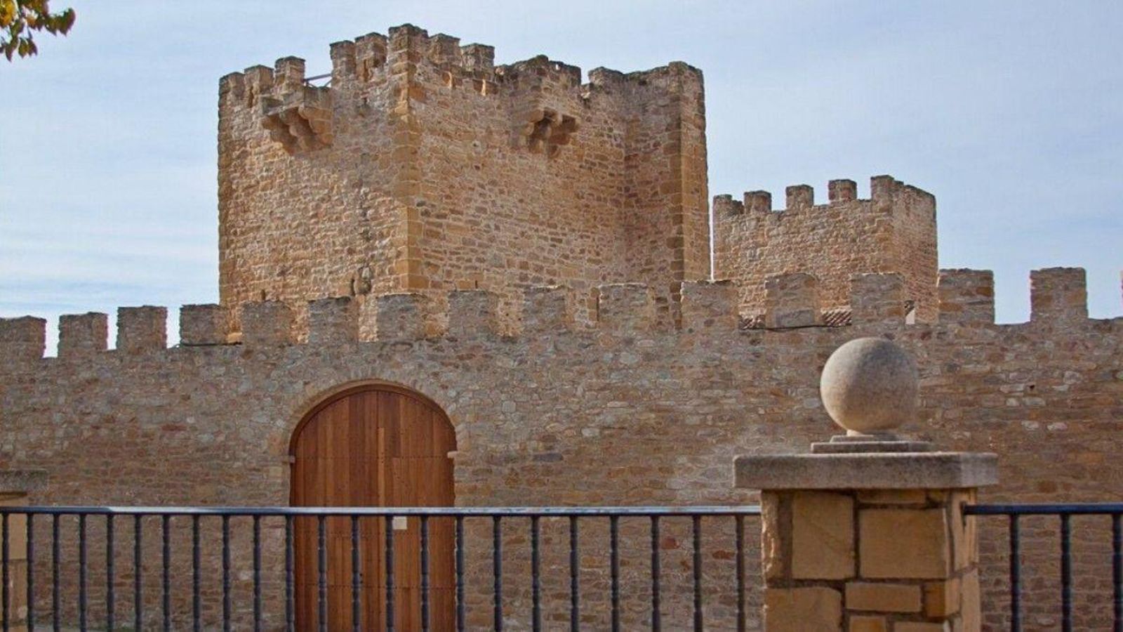 El Castillo del Trovador Macías de Arjonilla esconde una historia llena de literatura.