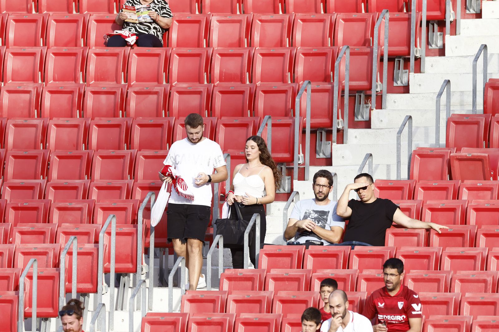 Búscate en las fotos del Sevilla-Valencia