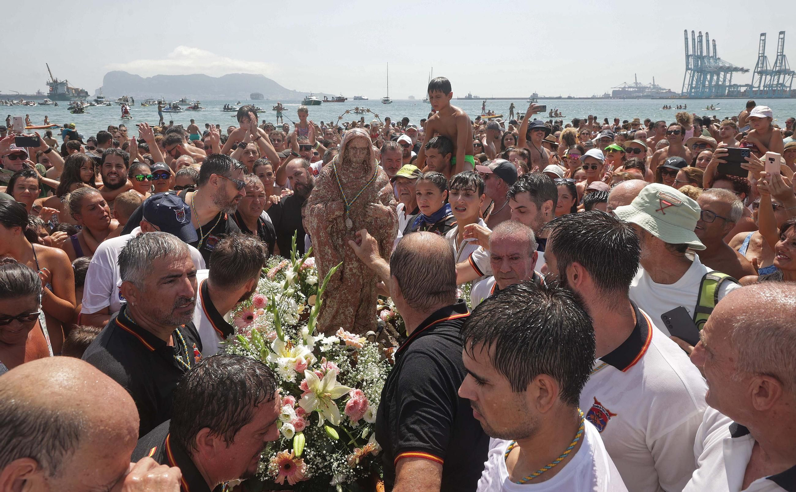 Las mejores fotos de la romería marítima de la Virgen de la Palma de Algeciras 2025