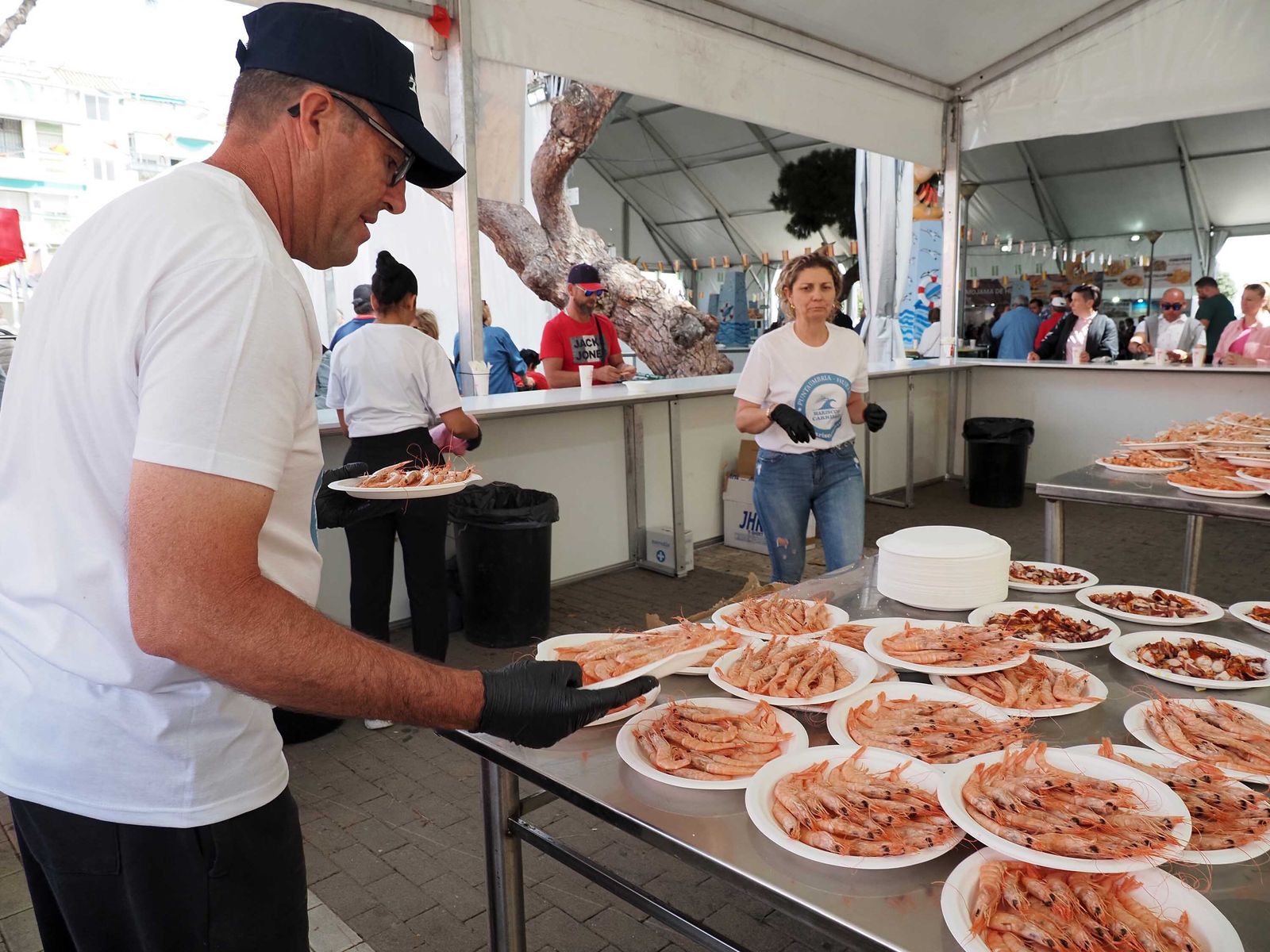 El espectacular ambiente de la Feria de la Gamba de Punta Umbría, en imágenes