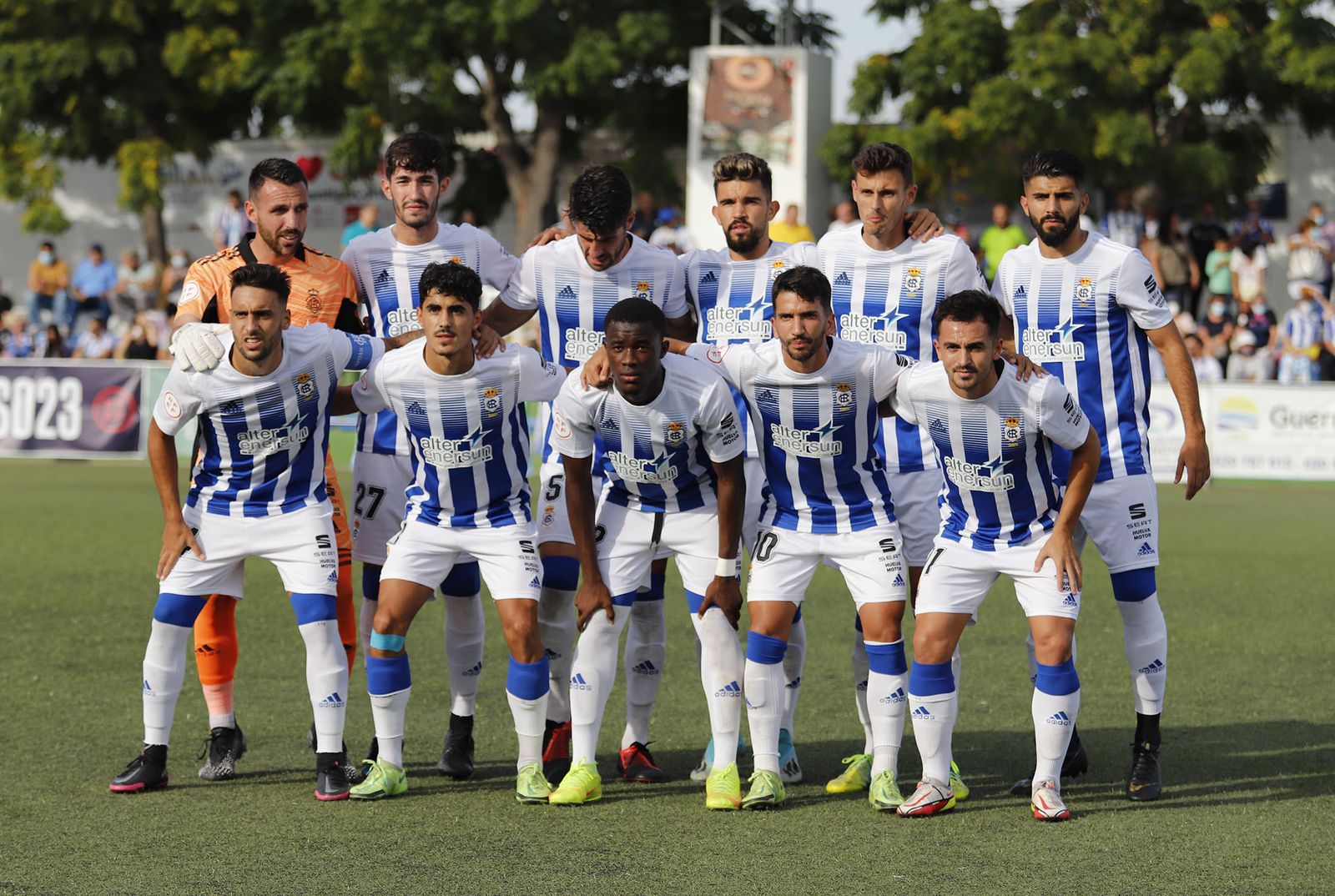 Imágenes del encuentro entre el Conil y el Recreativo de Huelva