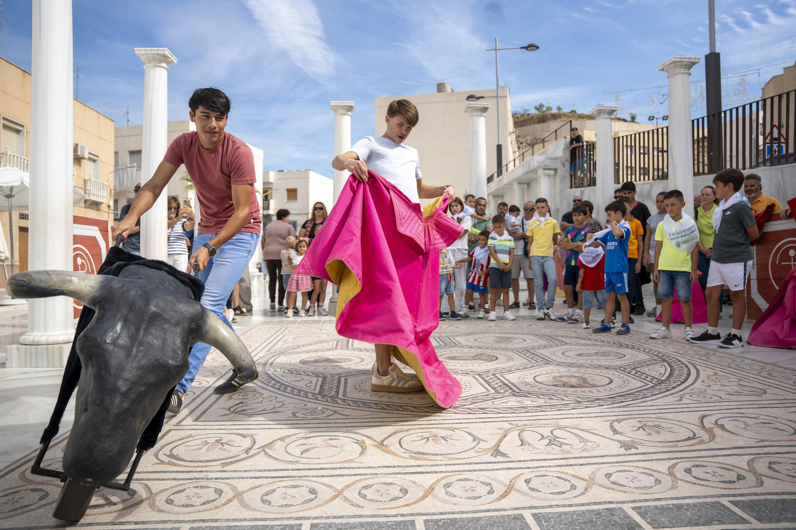 Las imágenes del taller de toros para niños y toro mecánico en Macael