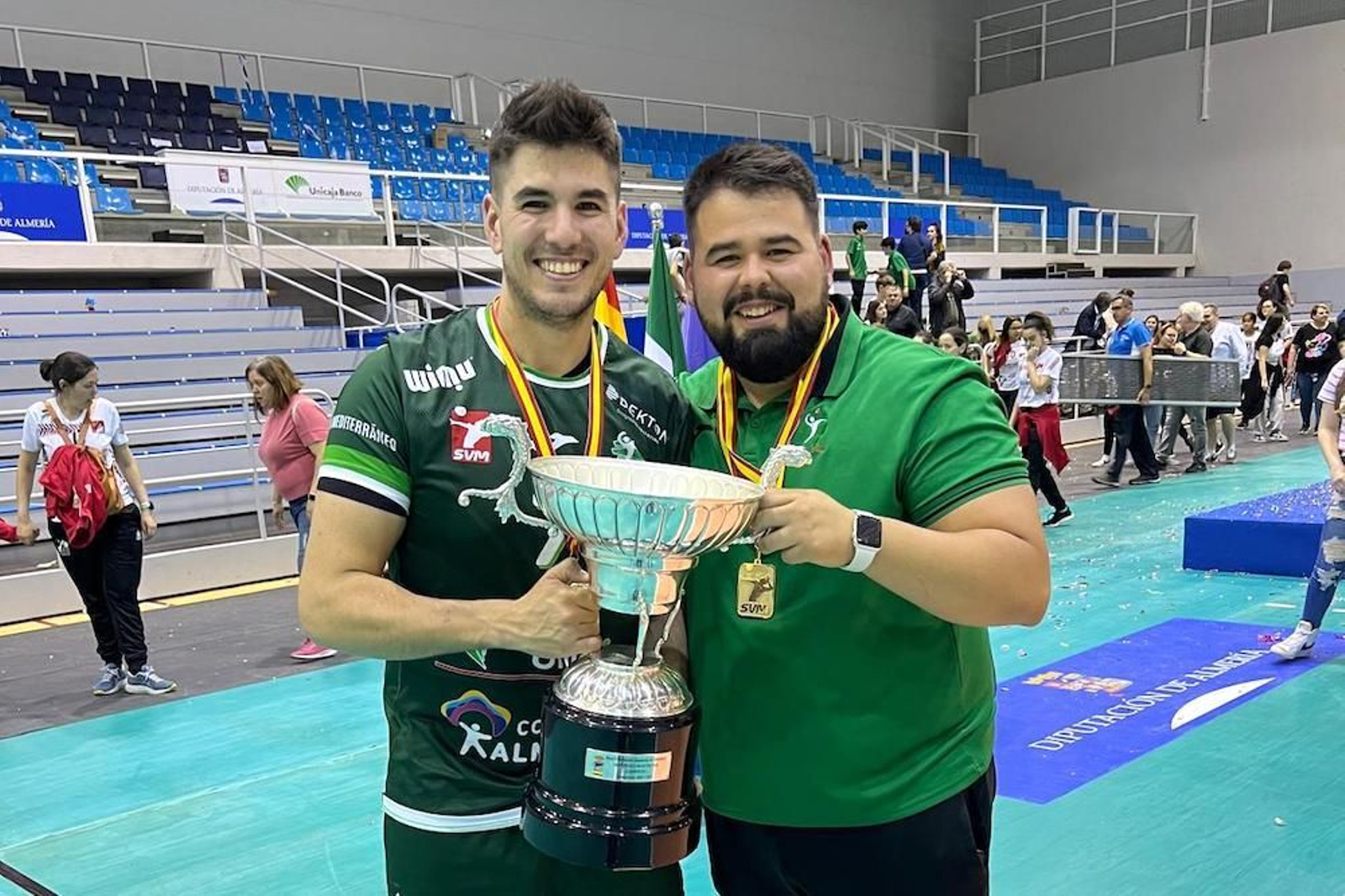 Andrés Portero junto a Pablo Ruiz durante la celebración de un título conseguido durante su etapa como jugador.
