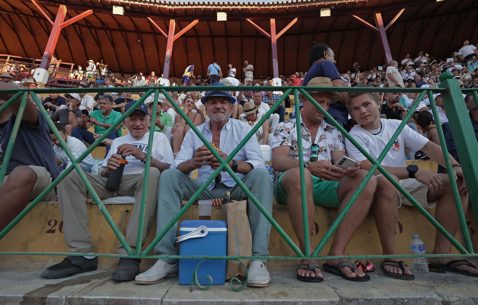 Búscate en la Plaza de Toros 'El Arenal' durante la corrida del domingo de la Feria de La Línea