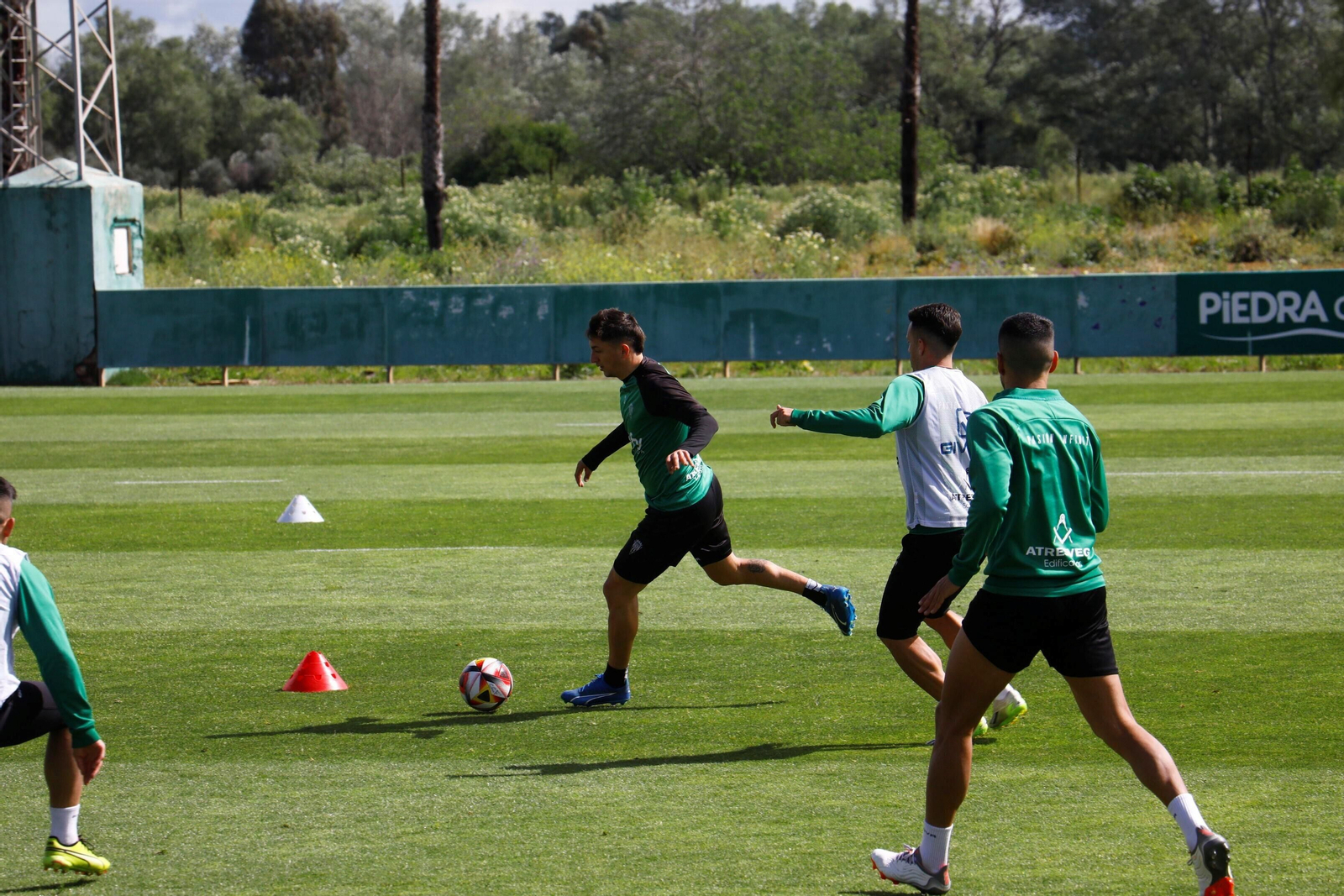 Las mejores fotos de un entrenamiento del Córdoba CF con notable presencia de su afición