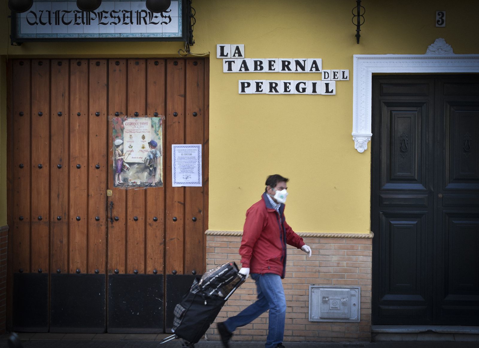 La resistencia en las calles por el estado de alarma: sanitarios de Andalucía, héroes anónimos