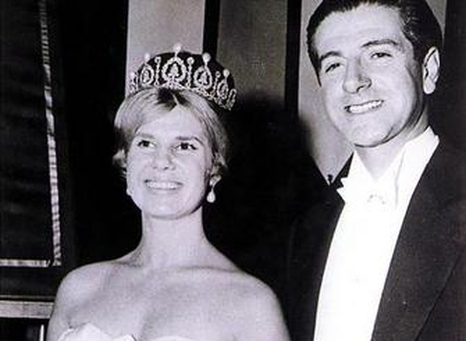 Cayetana sucumbe ante la presión mediática