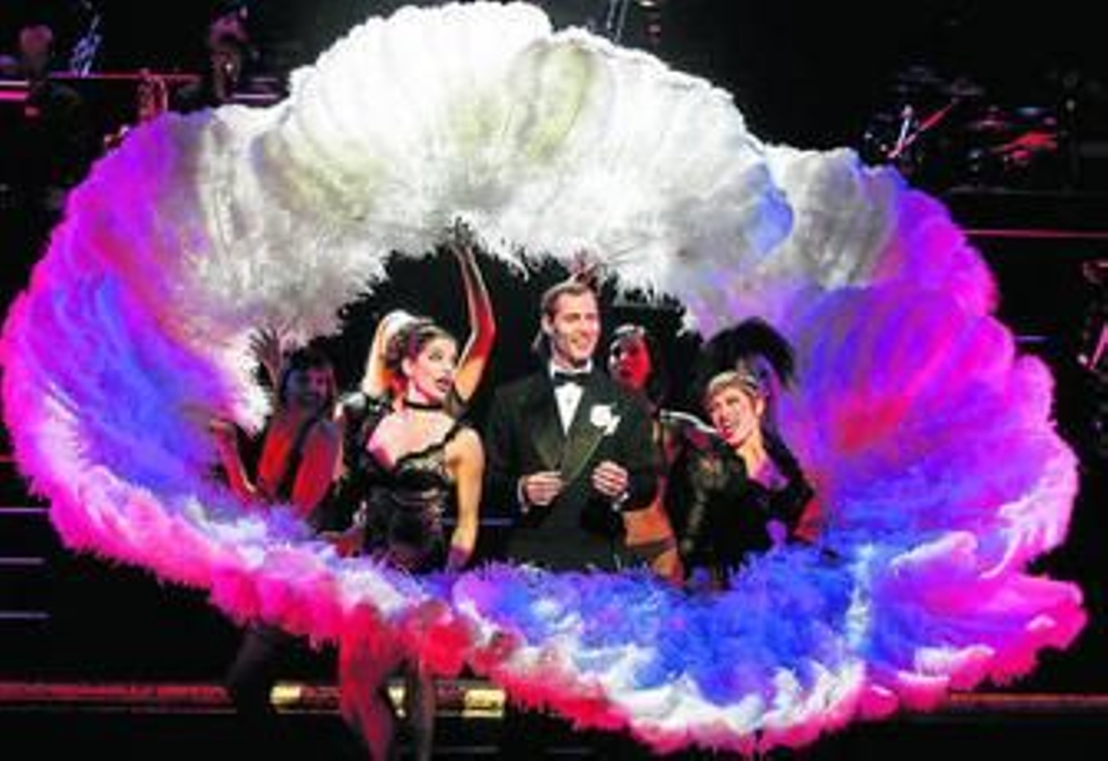 Manuel Bandera da vida a Billy Flynt en la nueva versión escénica de 'Chicago'.