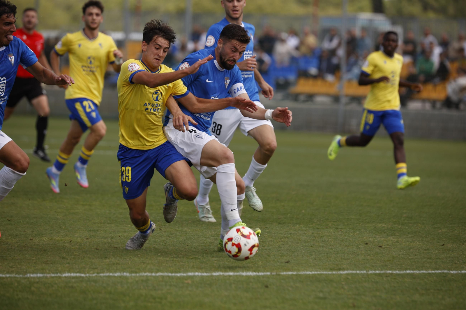 Las imágenes del partido entre el Cádiz Mirandilla y el San Fernando