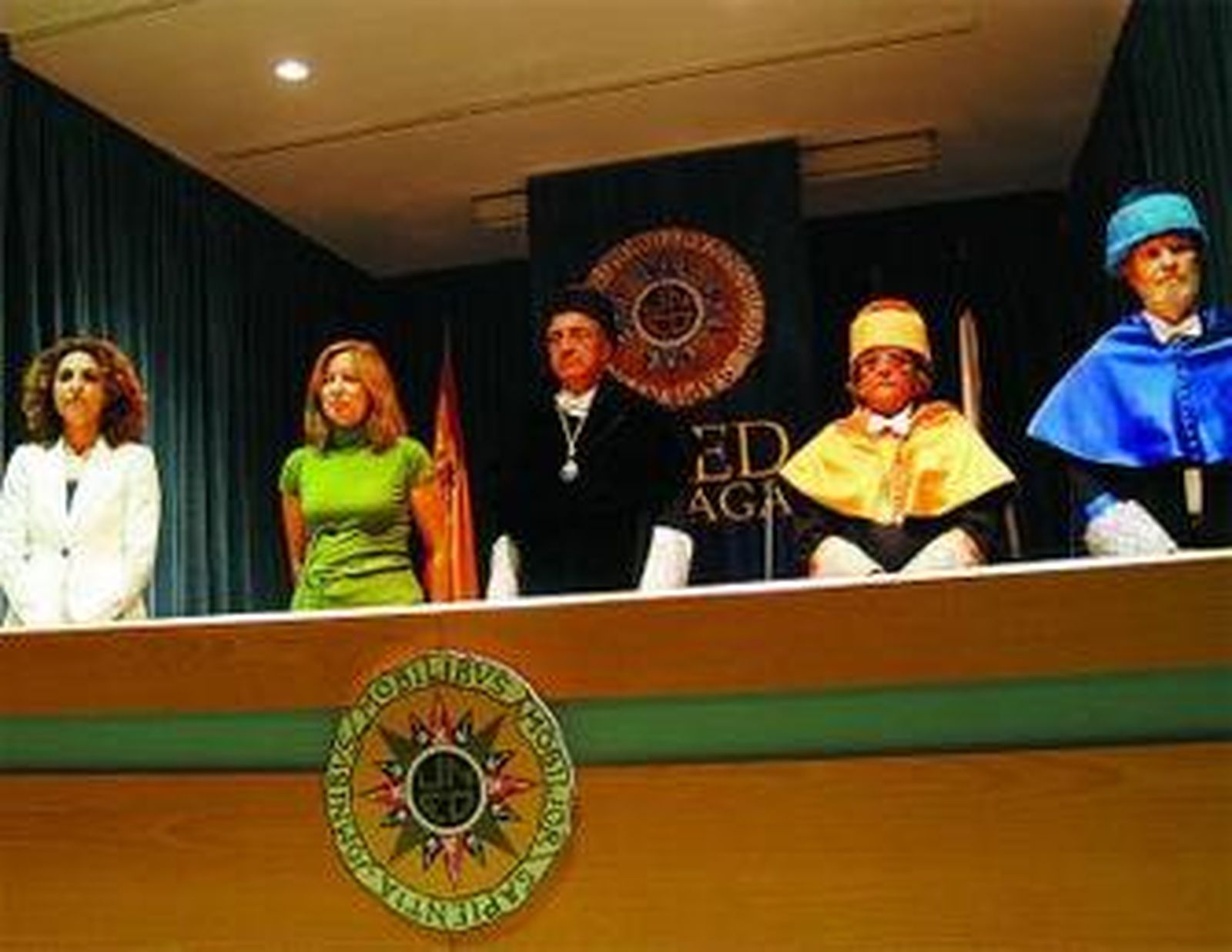 Los responsables de la UNED, ayer, en el inicio de curso.