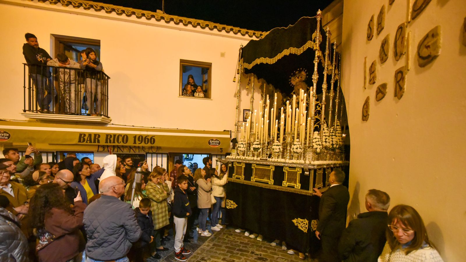 Fotos del Martes Santos en Tarifa: Santisimo Cristo de la Salud y Nuestra Señora de los Dolores