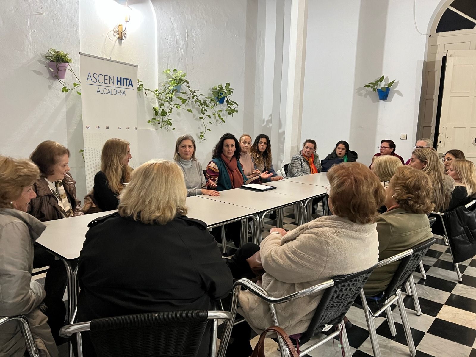 Encuentro del PP con mujeres chiclaneras.