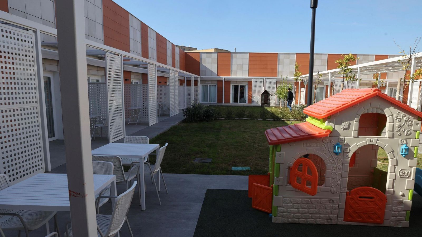 El gran patio interior con el comunican todas las habitaciones.