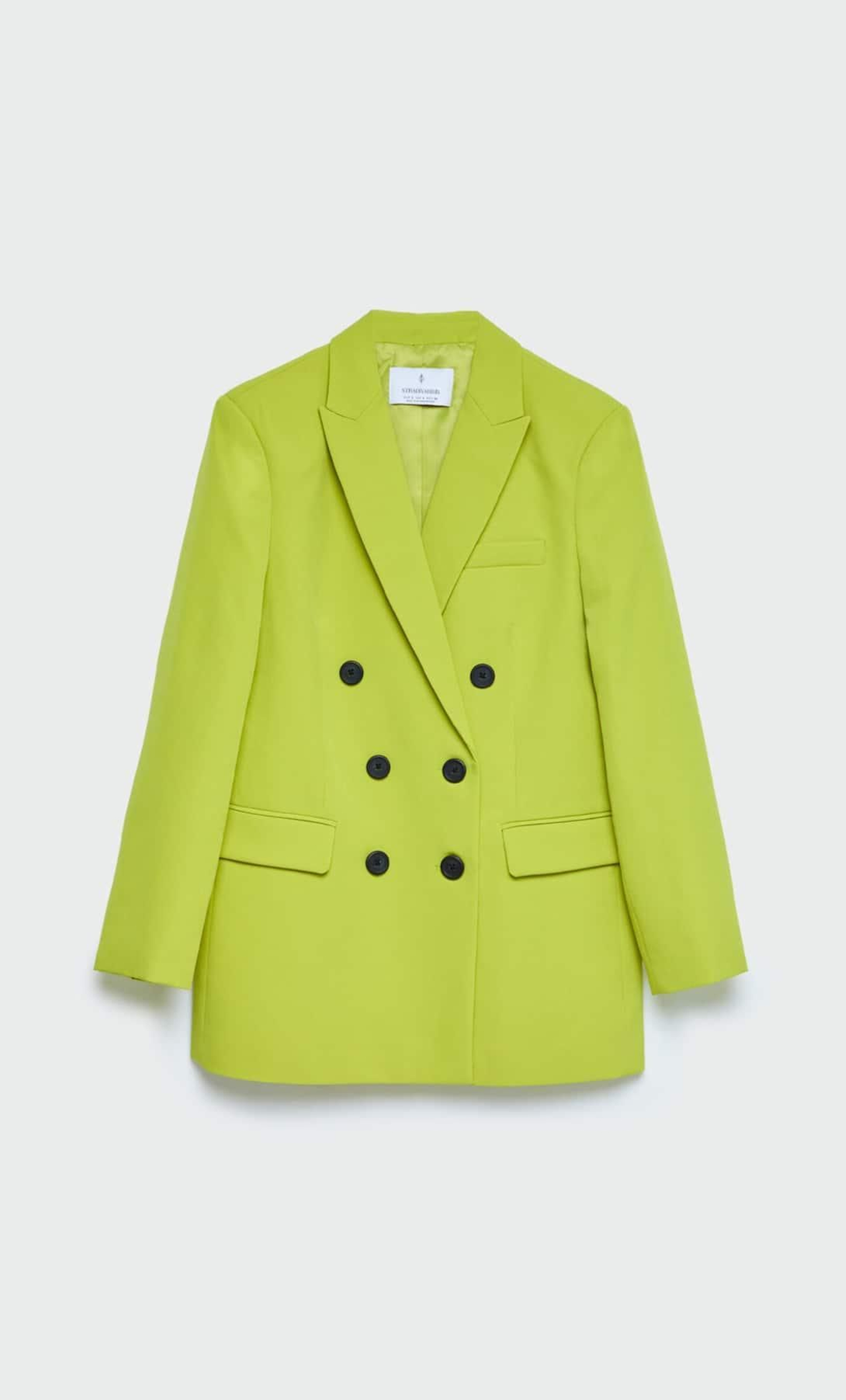 Americana verde pistacho de Stradivarius.