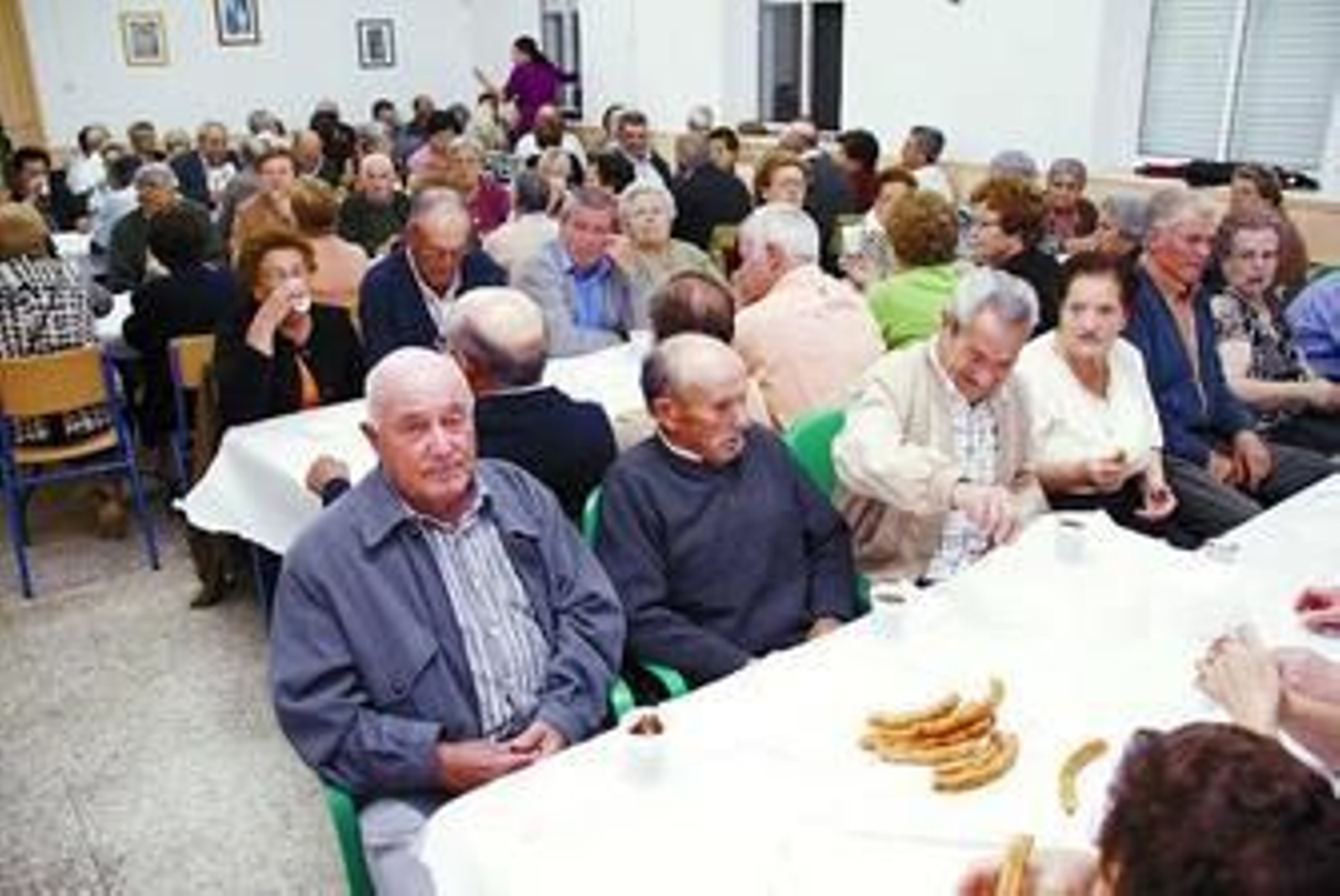 El comedor del Colegio Nuestra Señora de la Salud recibió ayer a los alumnos más veteranos de Laujar de Andarax. El comedor del Colegio Nuestra Señora de la Salud recibió ayer a los alumnos más veteranos de Laujar de Andarax.