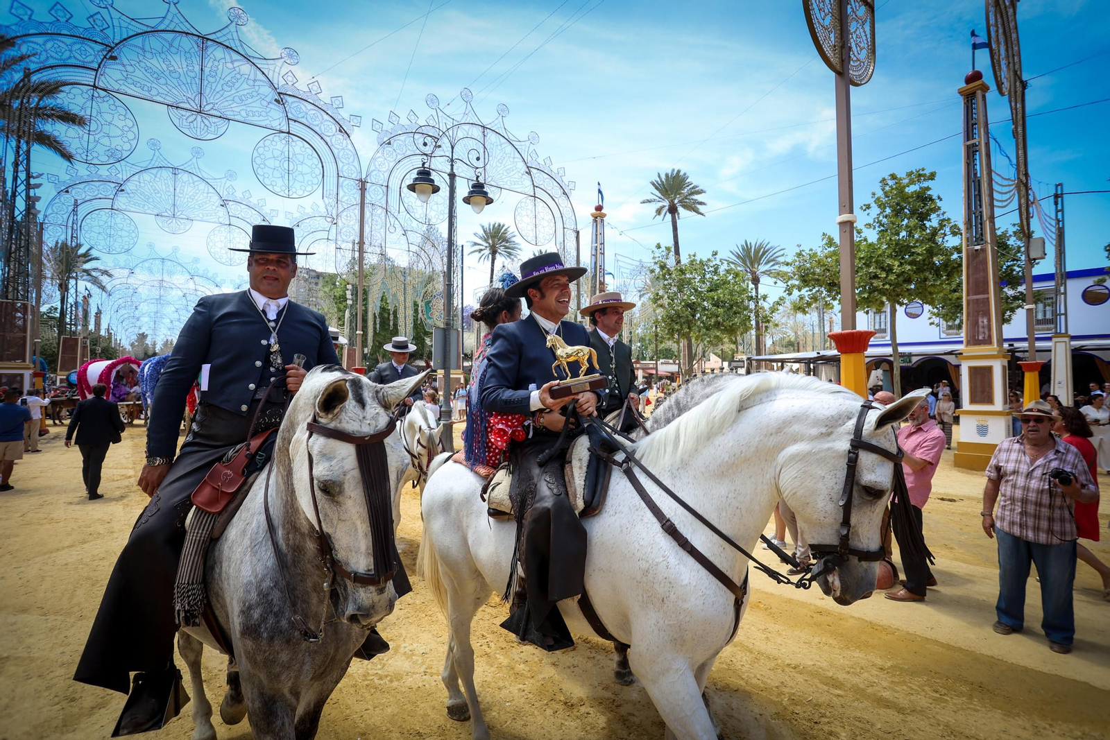 Imágenes de la Hermandad del Rocío en el Real de la Feria