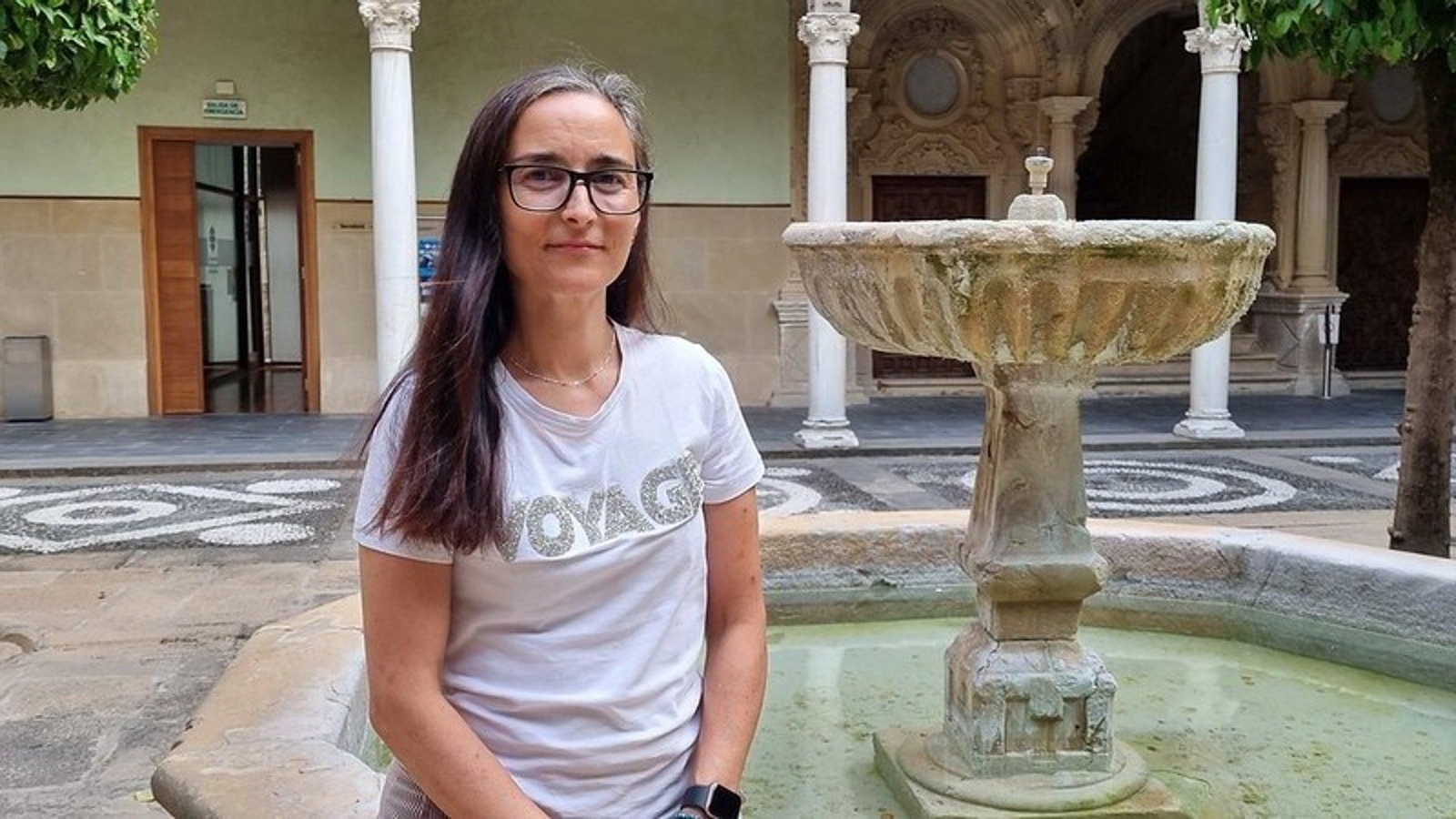 La profesora y directora de la Cátedra Institucional de Investigación Animales y Sociedad, Nuria Máximo, en la sede Antonio Machado de la UNIA.