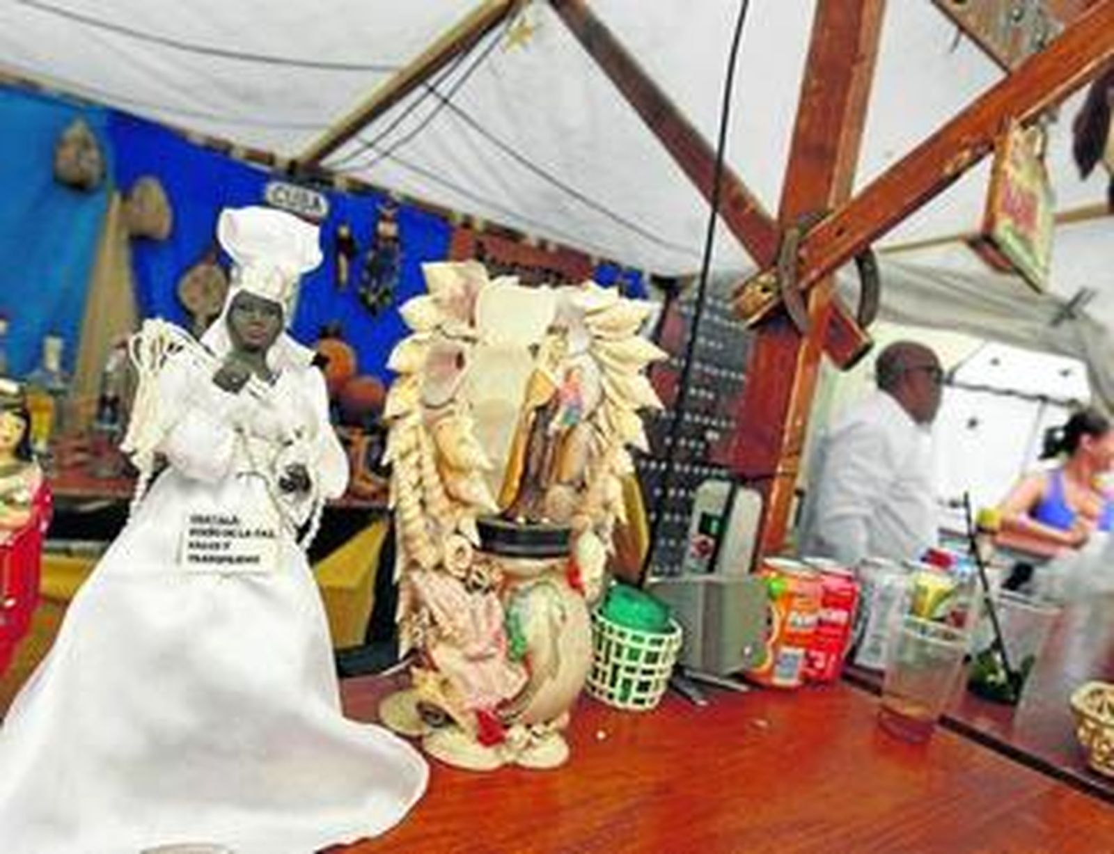 Distintas culturas latinoamericanas jalonan el mercadillo goyesco, donde la animación es la tónica.