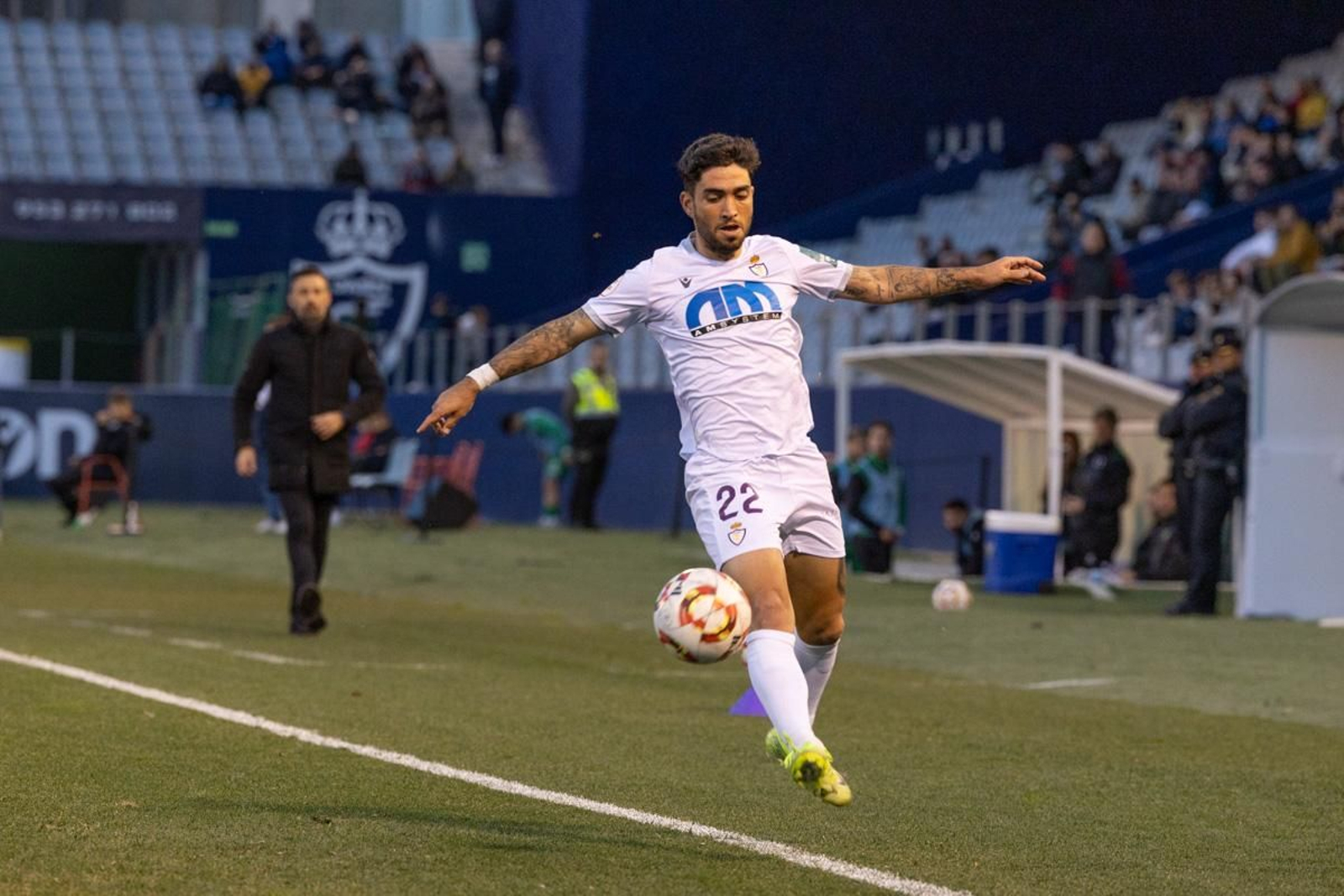 La emoción del triunfo in extremis del Real Jaén ante el Atlético Mancha Real, en imágenes