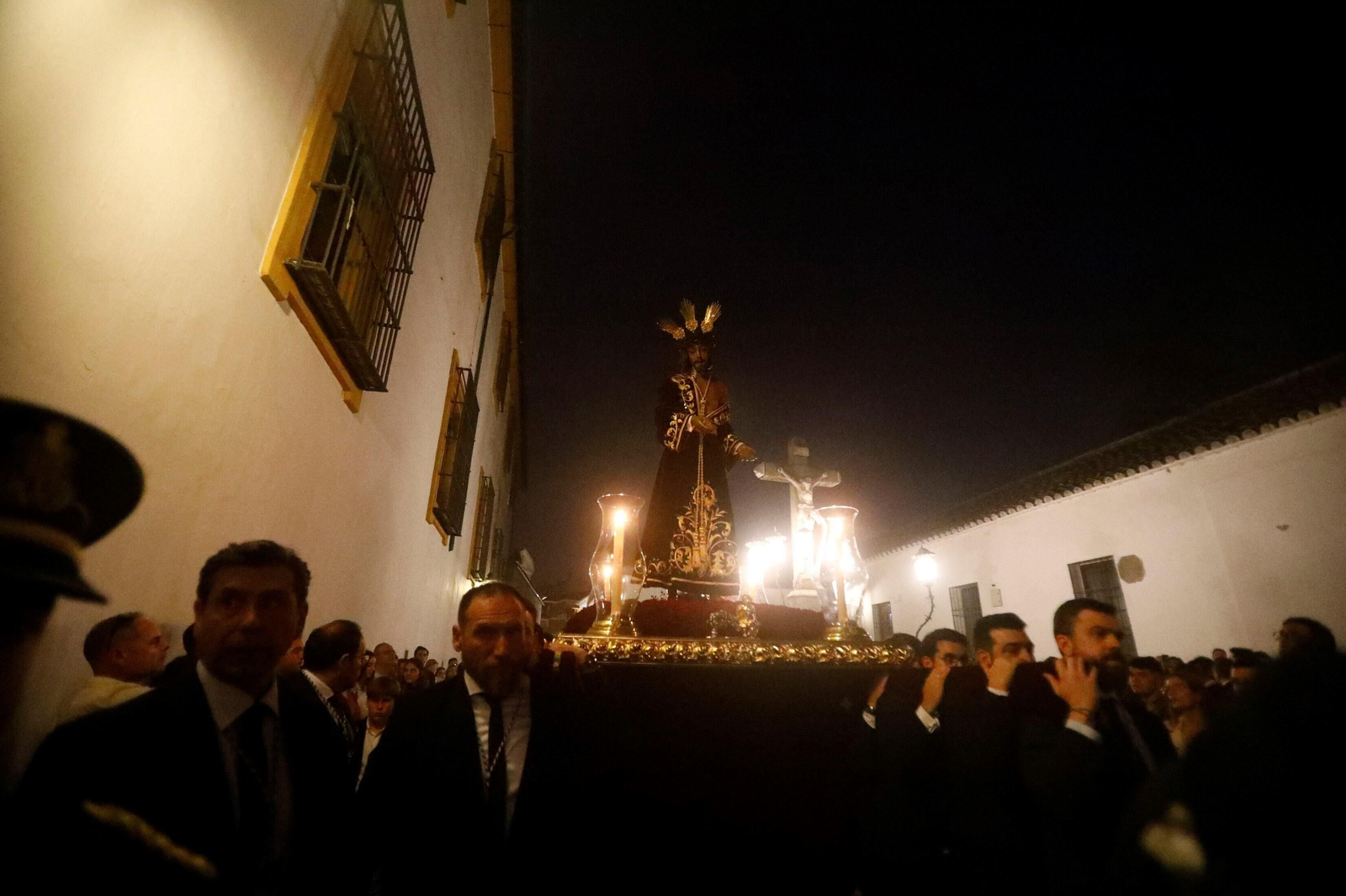 El vía crucis del Señor de la Humildad y Paciencia de Córdoba, en imágenes