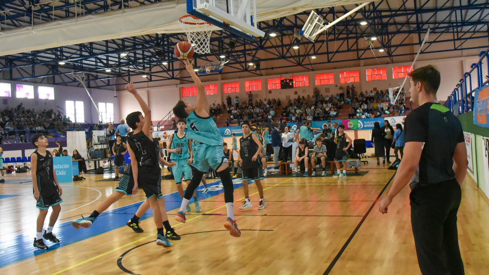 Las fotos de la tercera jornada del Andaluz infantil masculino de baloncesto en La Línea
