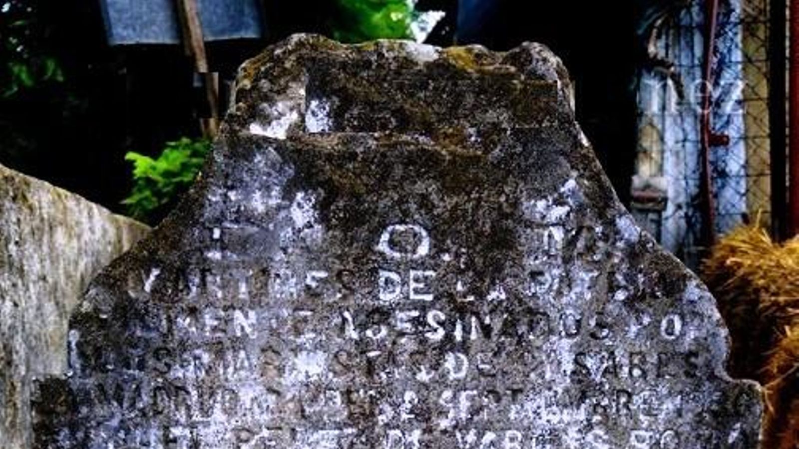 Piedra conmemorativa asesinatos de Casares (Juan Ordoñez). Piedra conmemorativa asesinatos de Casares (Juan Ordoñez).