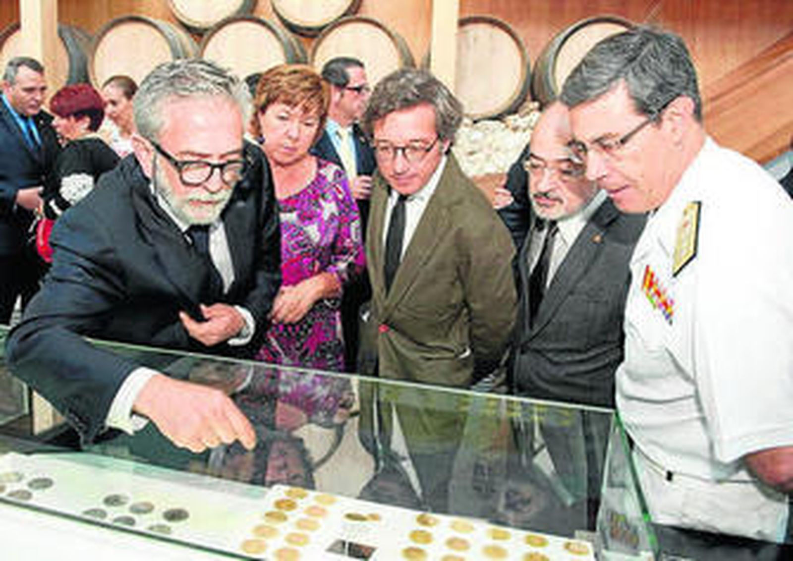 José María Lassalle, durante su visita a la exposición en Cartagena.