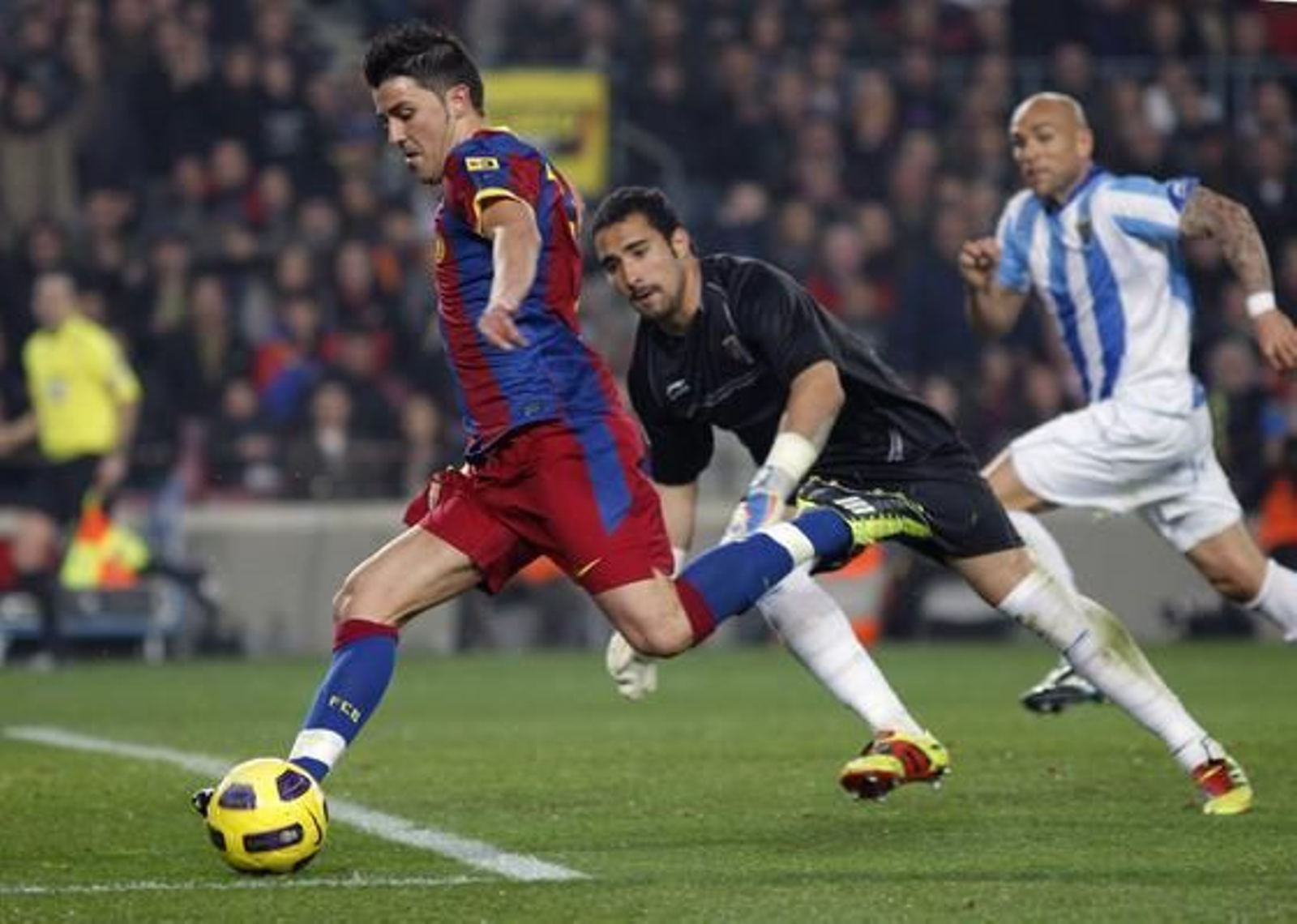 El Málaga se va goleado del Camp Nou ante una nueva exhibición del Barça (4-1). / Reuters