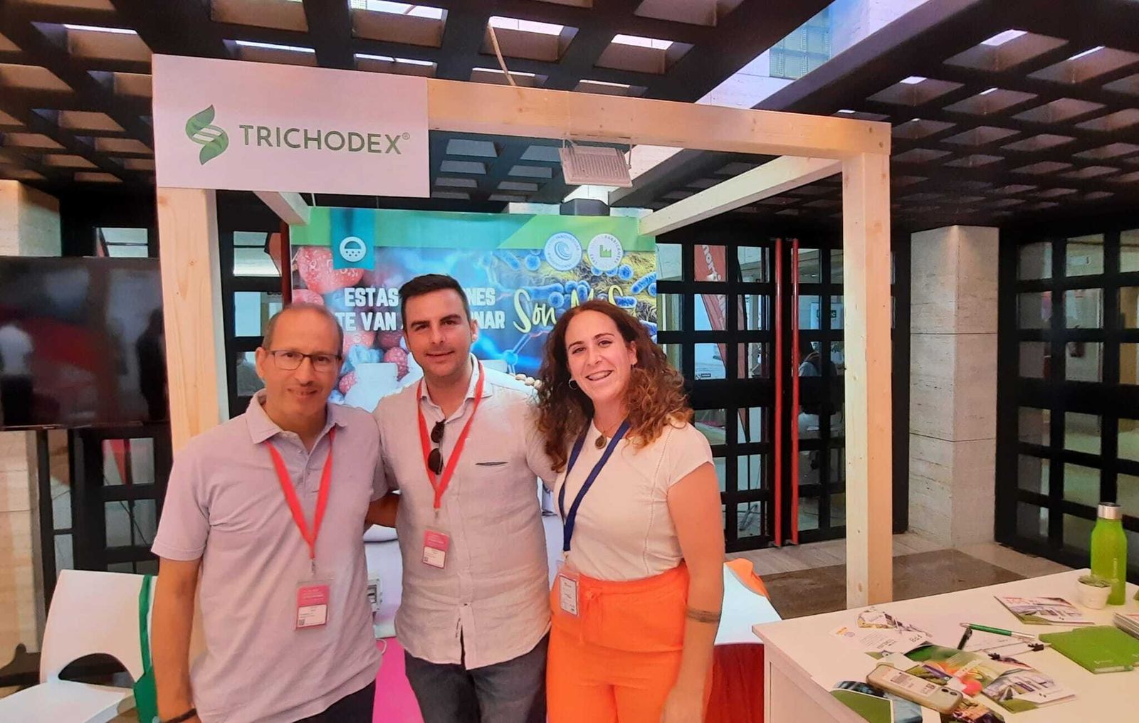 Más de medio centenar de empresas participan en el Congreso de Frutos Rojos