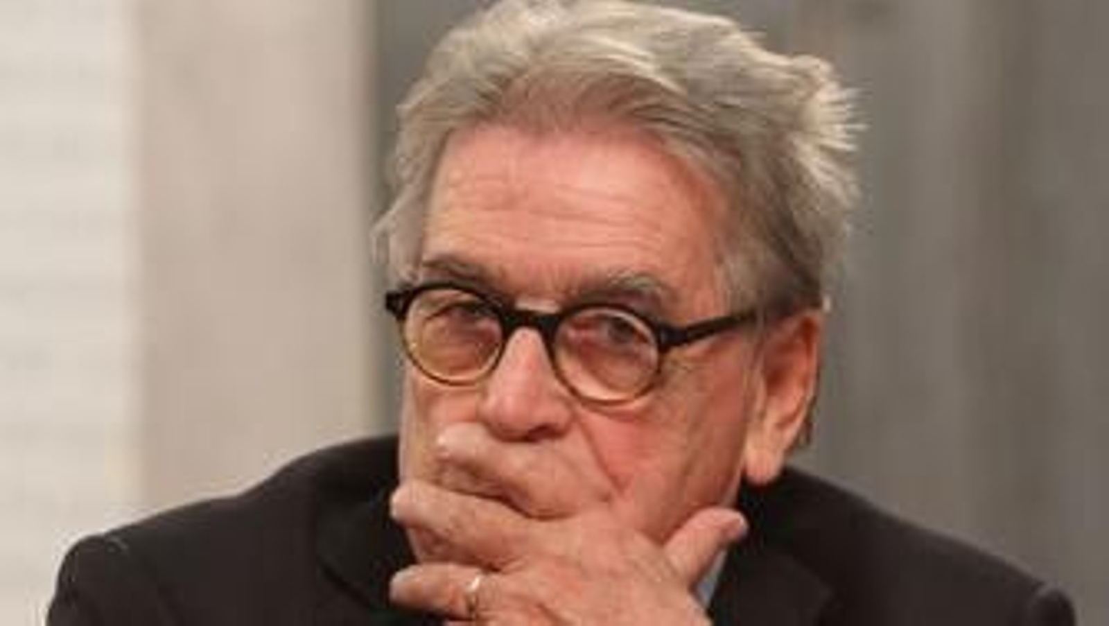 "Me hice francés para poder ejercer allí como cardiólogo"