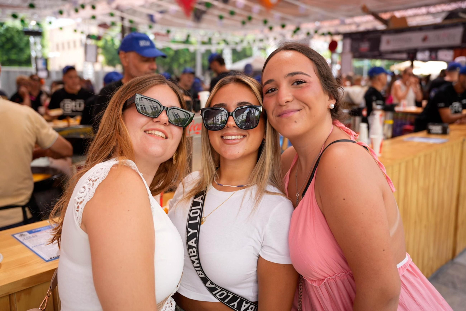 Los almerienses disfrutan del miércoles en la feria de día