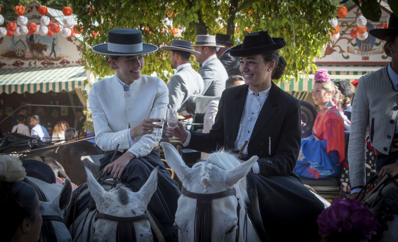 Estallido de colores en el miércoles de Feria de Abril 2023