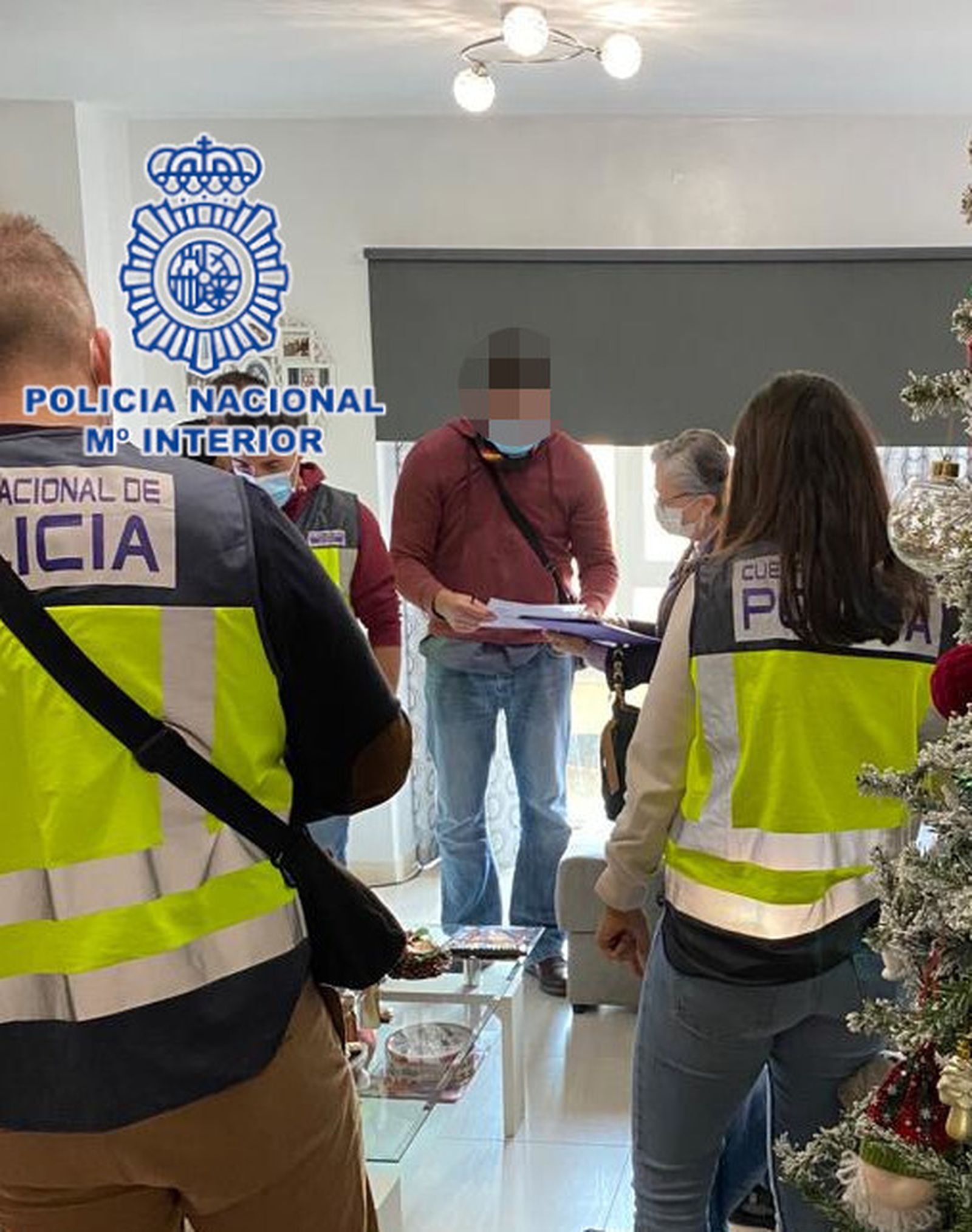 Detenidas 23 personas por una red que falsificaba documentos para regularizar a extranjeros