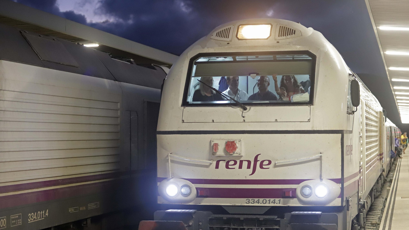 Fotos de la llegada  en tren de Iveta Radicova a Algeciras