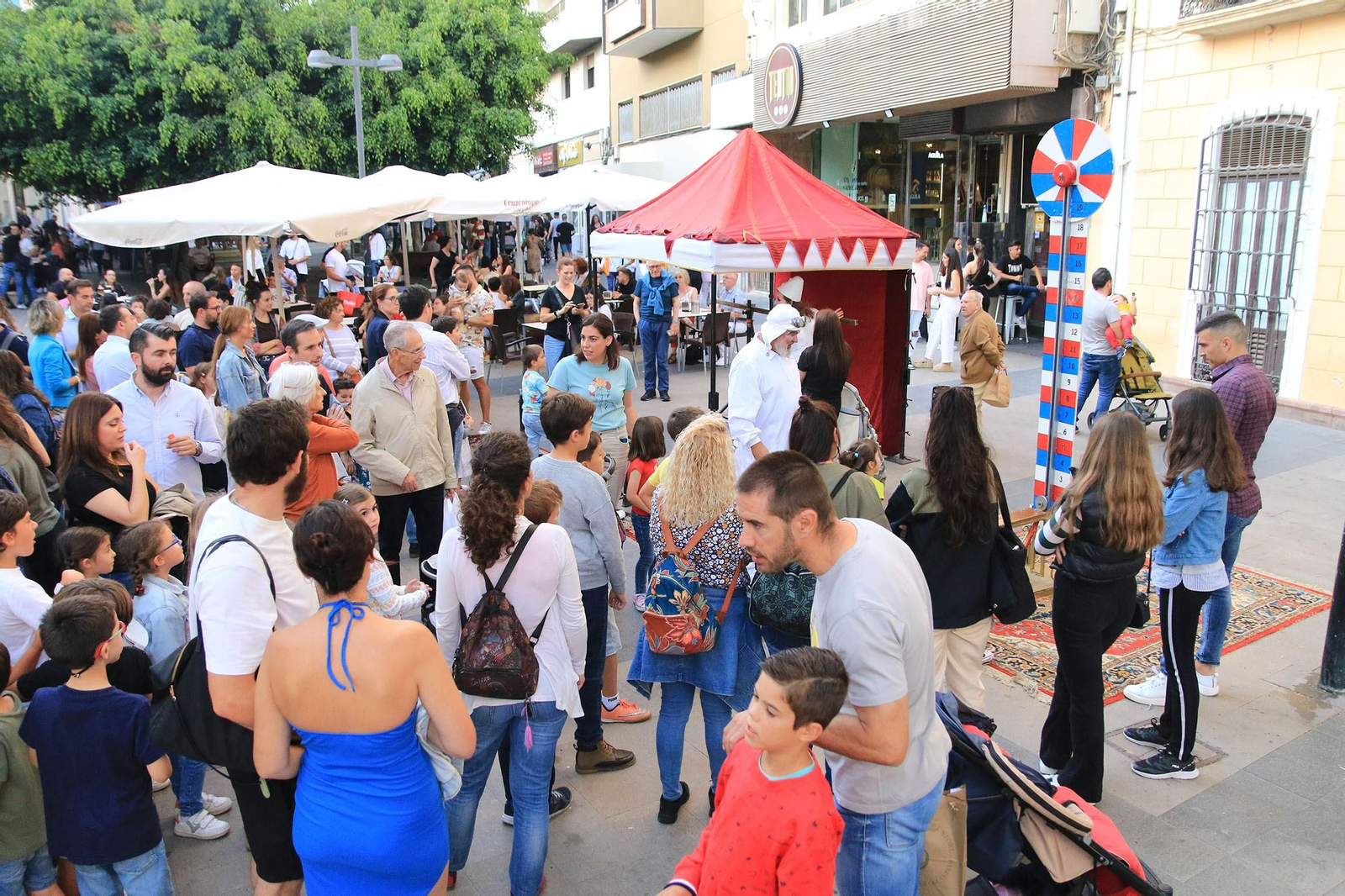 Imágenes de la Noche en Blanco, en Almería