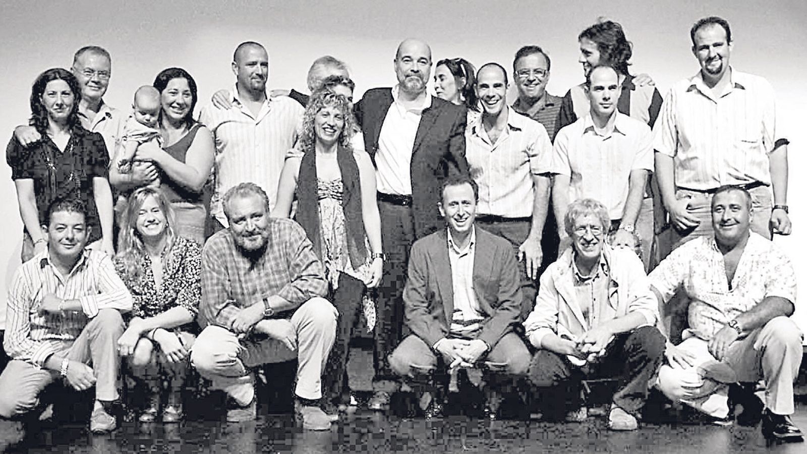 Foto de familia del 20 aniversario del rodaje, Teatro Moderno 2006.