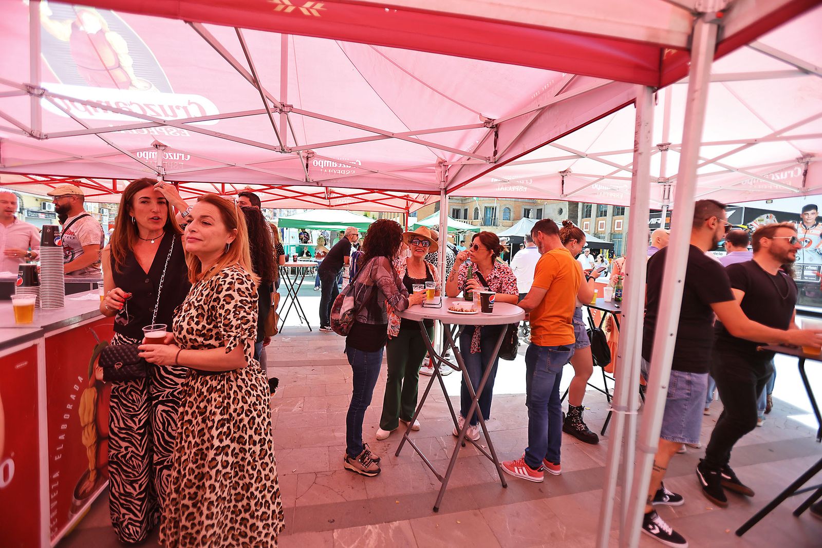 Imágenes de la Feria del Caracol en la Plaza 12 de Octubre