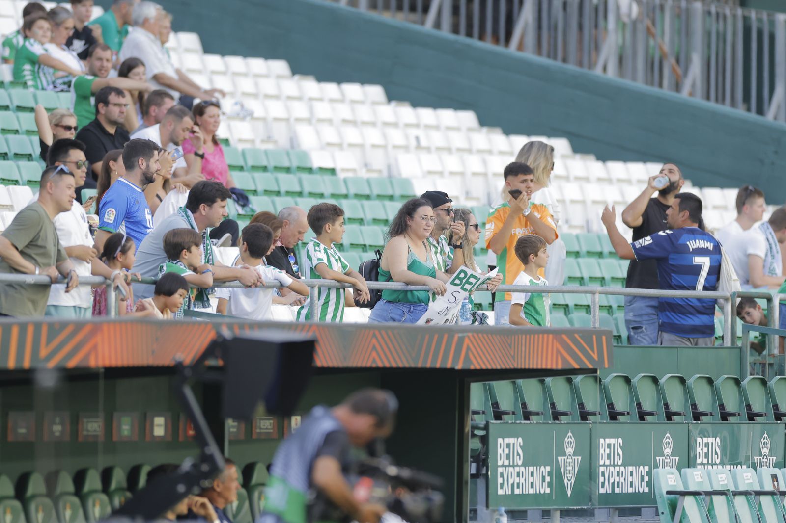 Búscate en la fotos del Betis-Sparta
