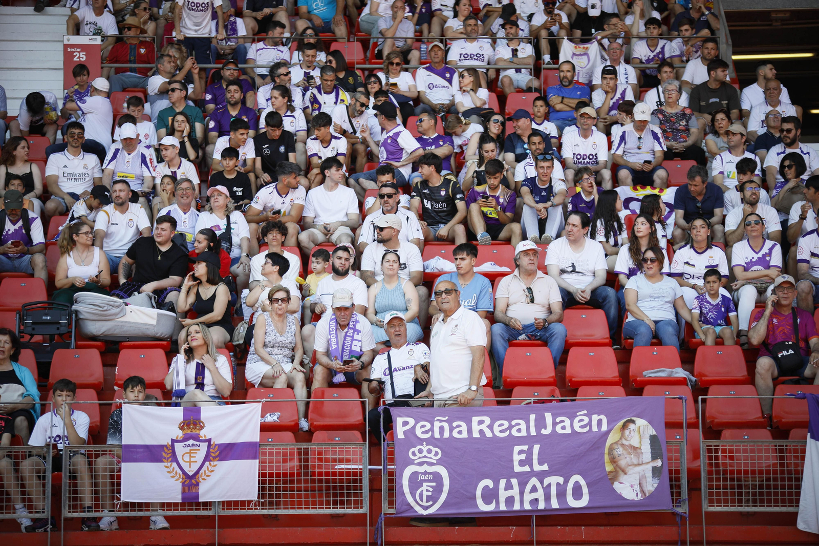 La afición lagarta tiñe de blanco y morado el Power Horse Stadium, en imágenes La afición lagarta tiñe de blanco y morado el Power Horse Stadium, en imágenes