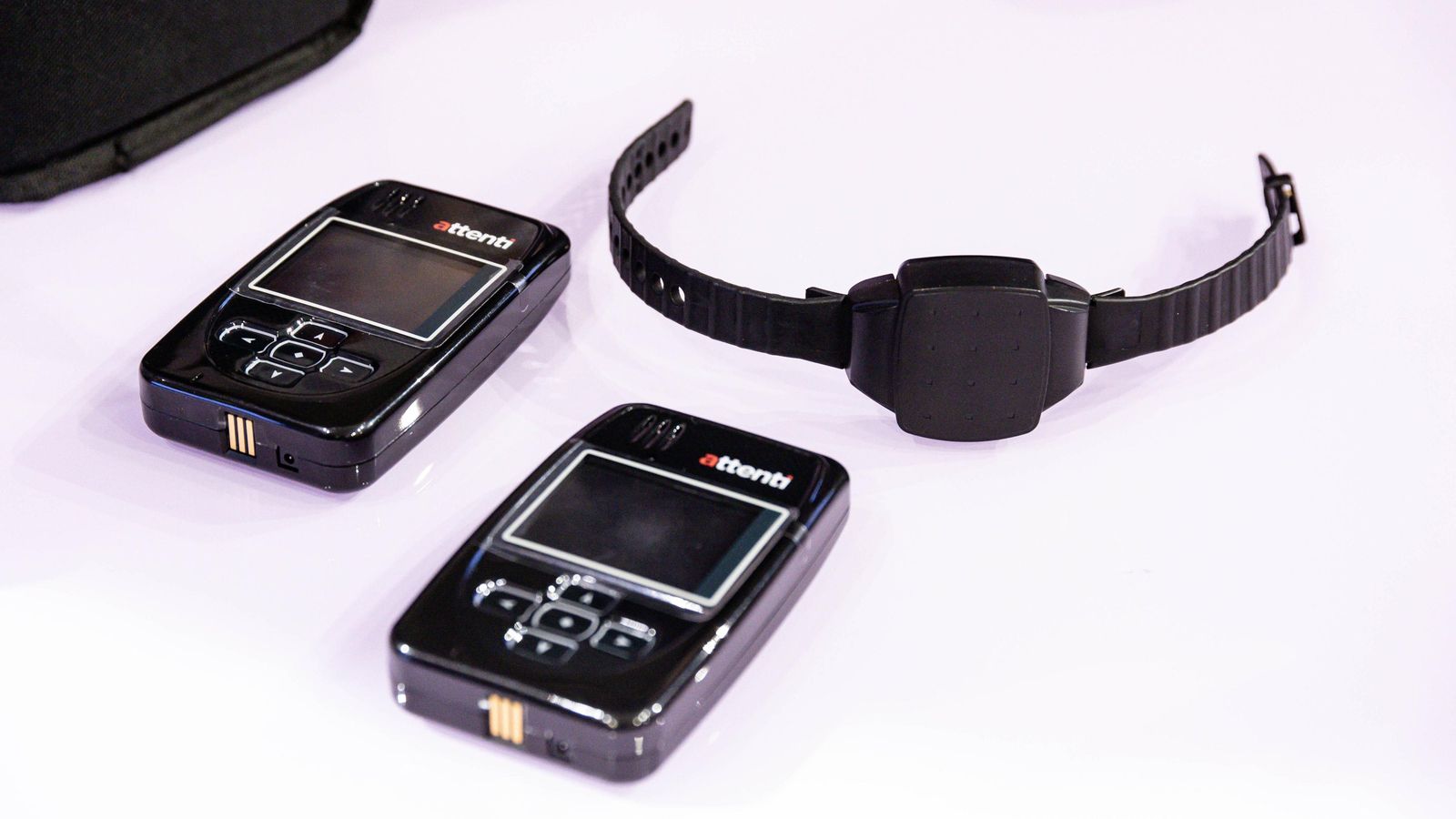 Dispositivo para el control telemático de medidas y penas de alejamiento