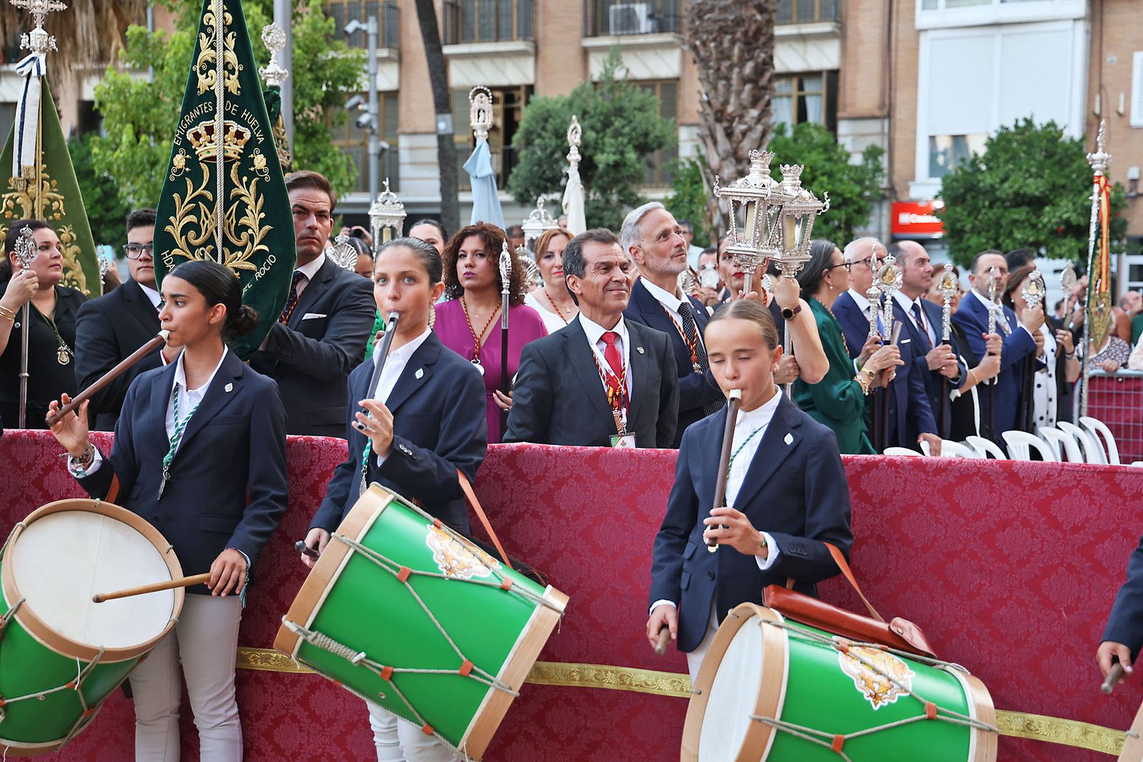Imágenes del Rosario Jubilar rociero celebrado por las 25 hermandades filiales de la Matriz de Almonte en La Merced