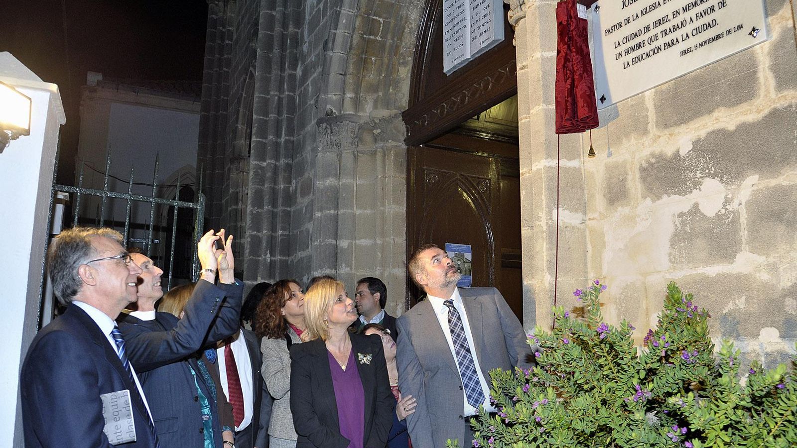 La alcaldesa de Jerez, María José García Pelayo, descubre una placa en recuerdo de un histórico pastor evangélico de la ciudad La alcaldesa de Jerez, María José García Pelayo, descubre una placa en recuerdo de un histórico pastor evangélico de la ciudad