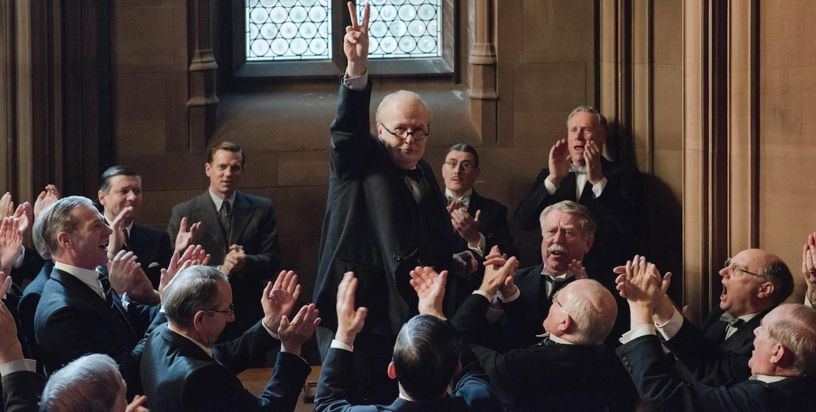 Gary Oldman caracterizado como Churchill en un fotograma de la cinta dirigida por Joe Wright.