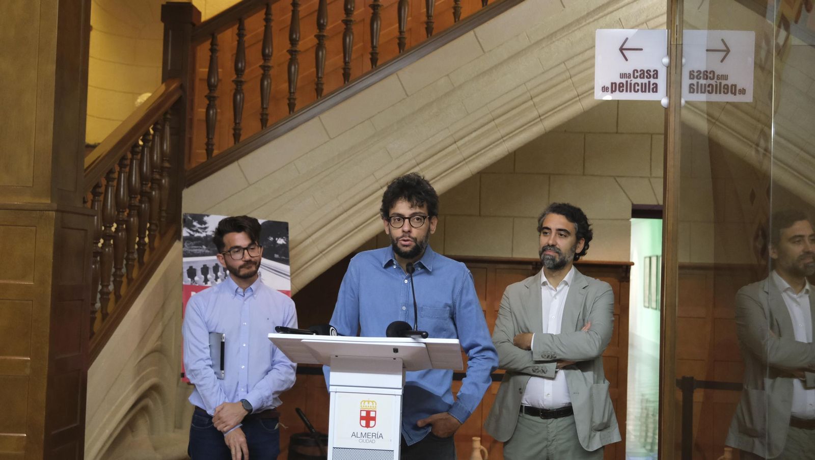 Inauguración de la exposición 'Revolución Leone' en la Casa del Cine de Almería, en imágenes