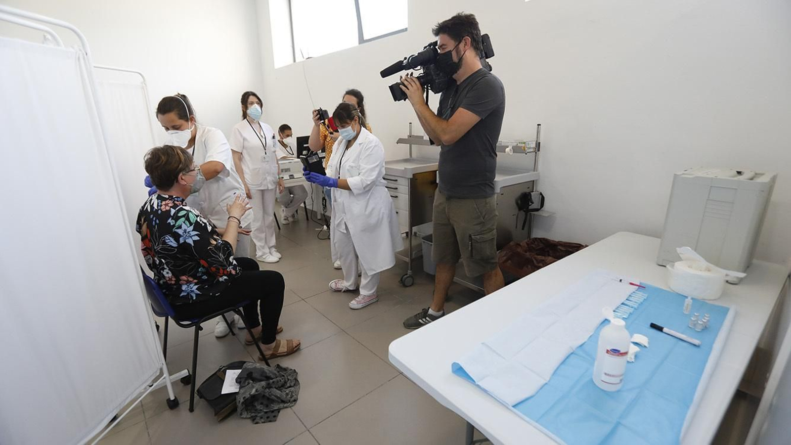 Las fotos de la vacunación contra  la Covid-19 en La Línea de la Concepción