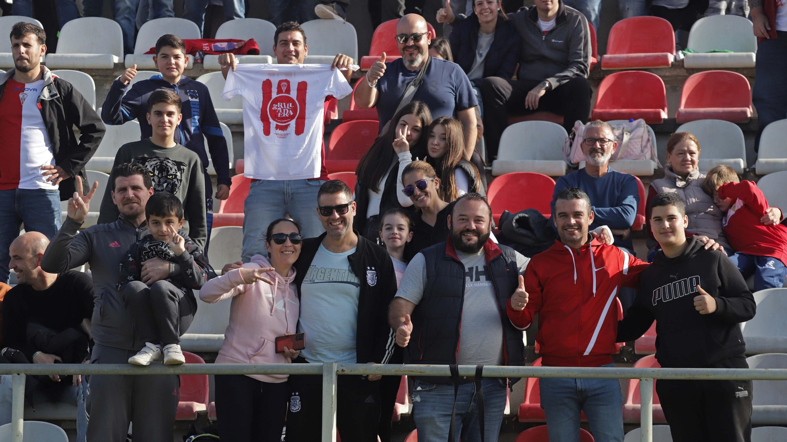Fotos de la afición en el Nuevo Mirador